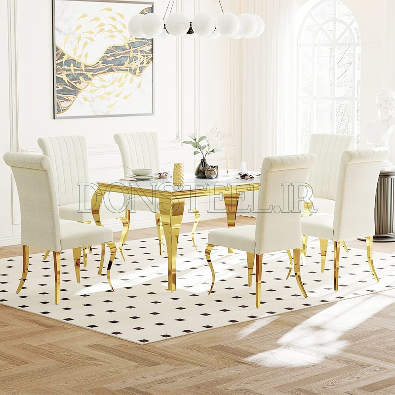 (2) میز ناهارخوری استیل مدل سم آهویی میز ناهارخوری استیل مدل سم آهویی طلایی در فضای اتاق همراه با صندلی