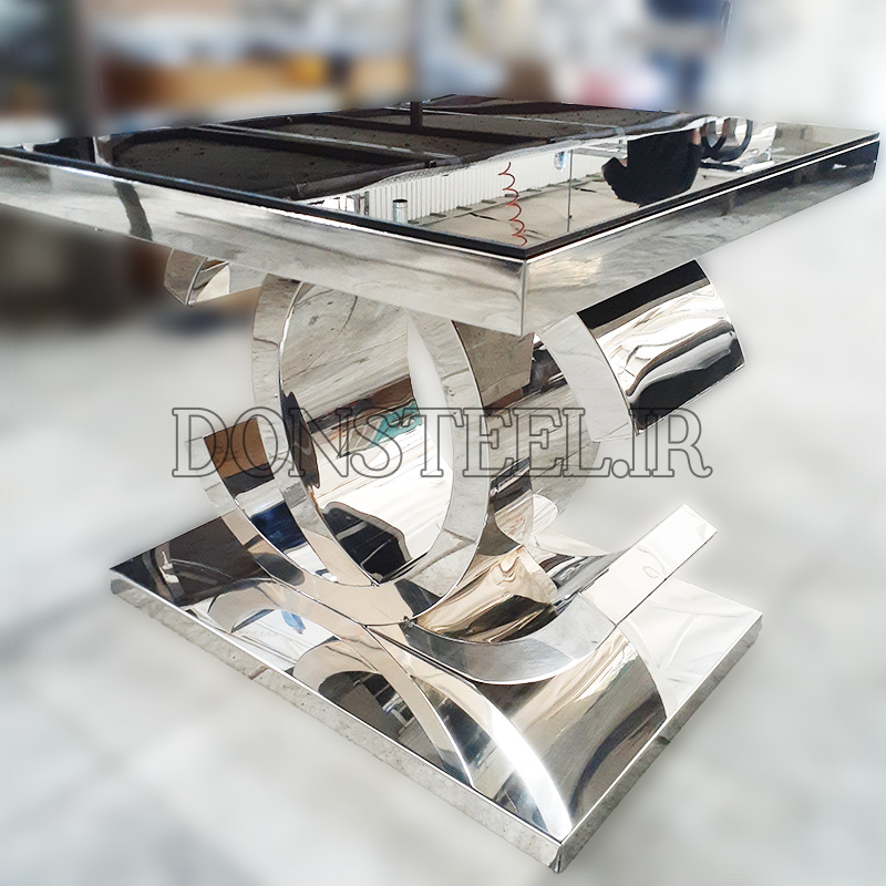 میز عسلی استیل مدل شنل 3 نمای نزدیک از میز عسلی استیل نقره ای (کروم) مدل شنل با رویه شیشه مشکی در کارگاه